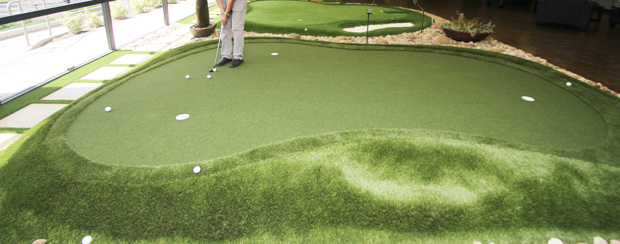 Artificial grass putting green