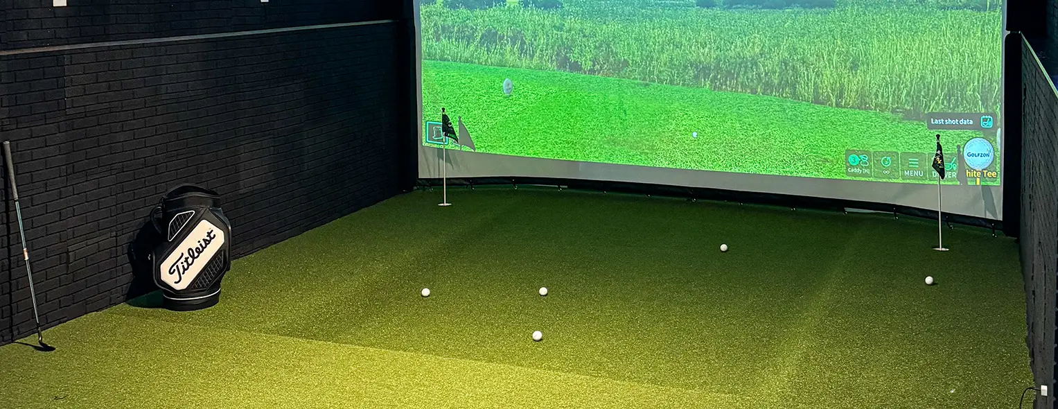 Indoor golf simulator turf from SYNLawn